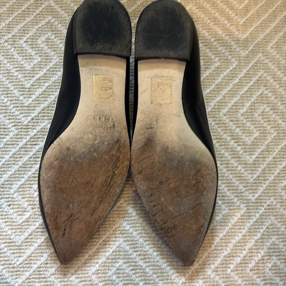 Black and white loafer with bow. Size 7 - Picture 6 of 6